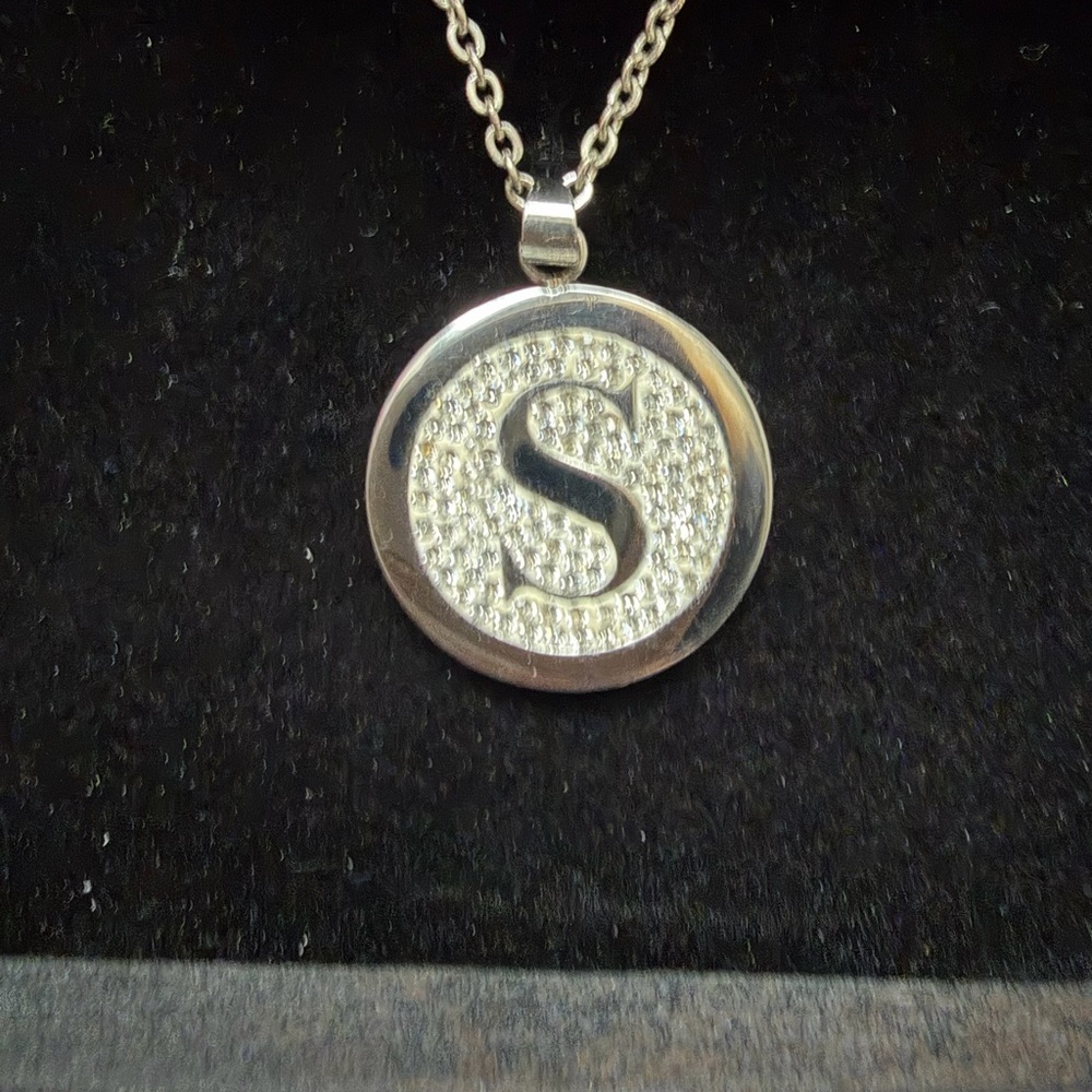 Sparkling Stainless Steele “S” Initial Necklace Like New! - Picture 5 of 5